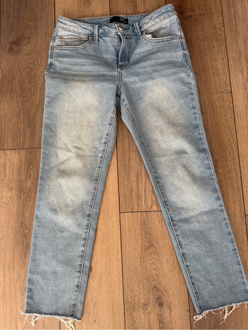 1822 Denim Light Blue Cropped Straight Jeans